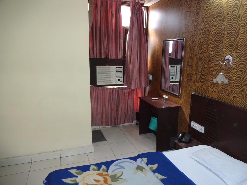 Hotel Elegant International New Delhi Exterior photo