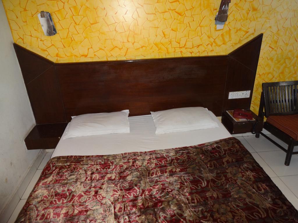 Hotel Elegant International New Delhi Room photo