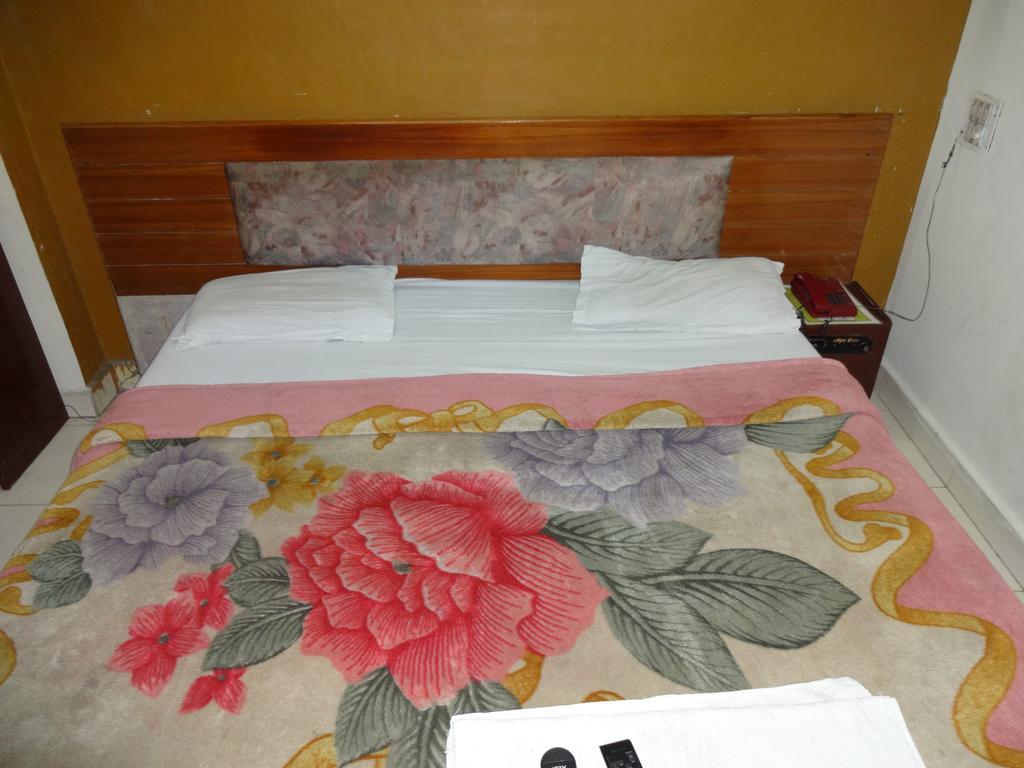 Hotel Elegant International New Delhi Exterior photo