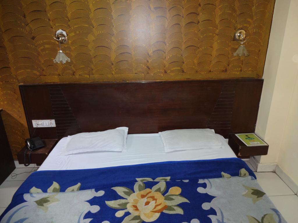 Hotel Elegant International New Delhi Exterior photo